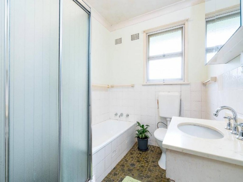 39 Day Street, Wyoming NSW 2250