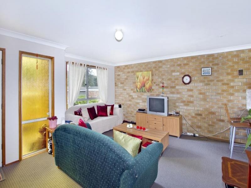 6/4 Kalawarra Road, Wyoming NSW 2250