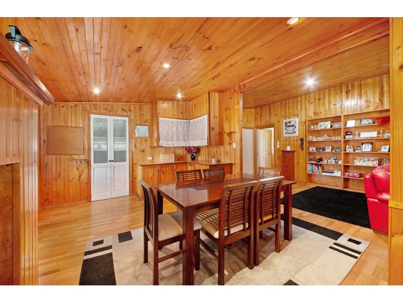 8 Yates Road, Ourimbah NSW 2258