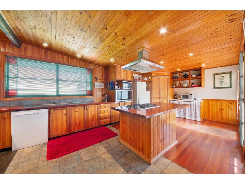8 Yates Road, Ourimbah NSW 2258