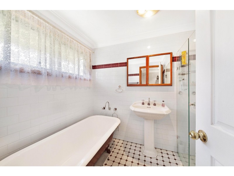 8 Yates Road, Ourimbah NSW 2258