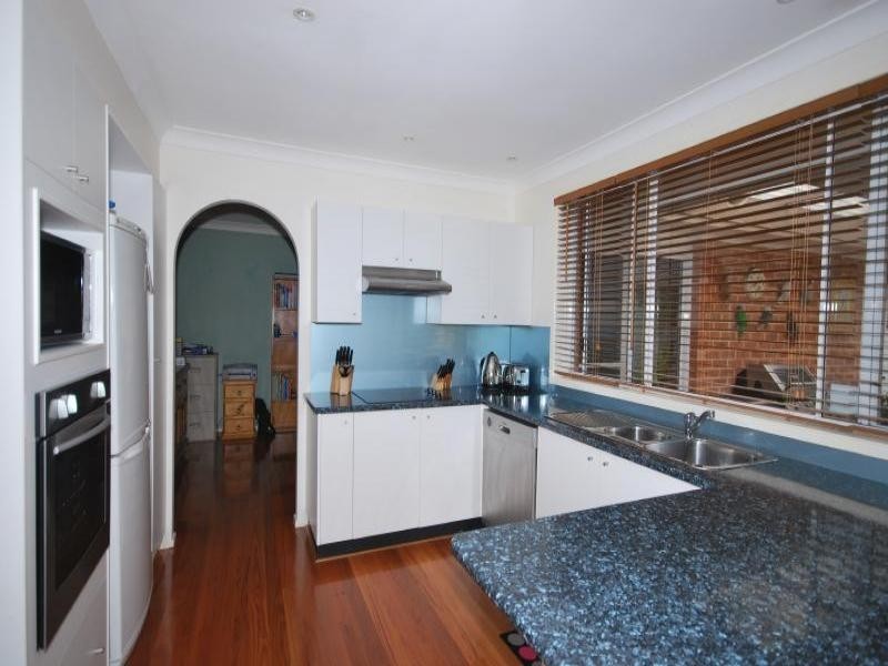 3 Hakea Close, Wyoming NSW 2250