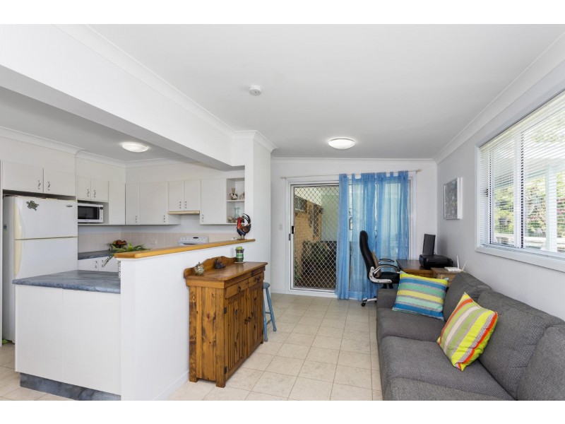 48 Orange Parade, Wyoming NSW 2250