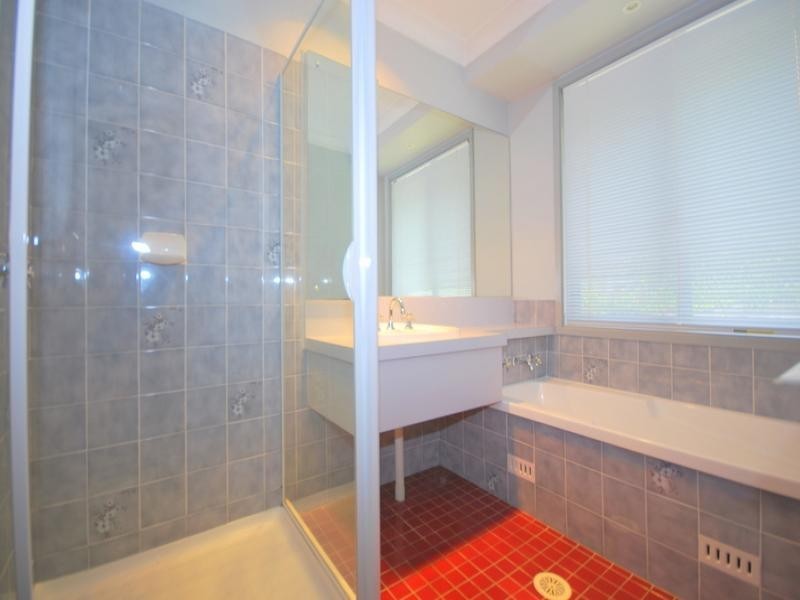 6 Drumalbyn Close, Wyoming NSW 2250