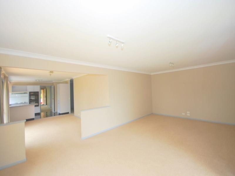6 Drumalbyn Close, Wyoming NSW 2250