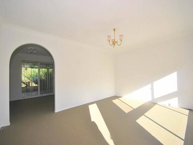 8 Hakea Close, Wyoming NSW 2250