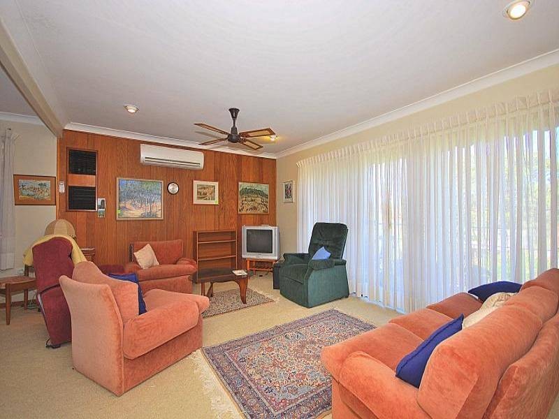 11 Booth Street, Wyoming NSW 2250