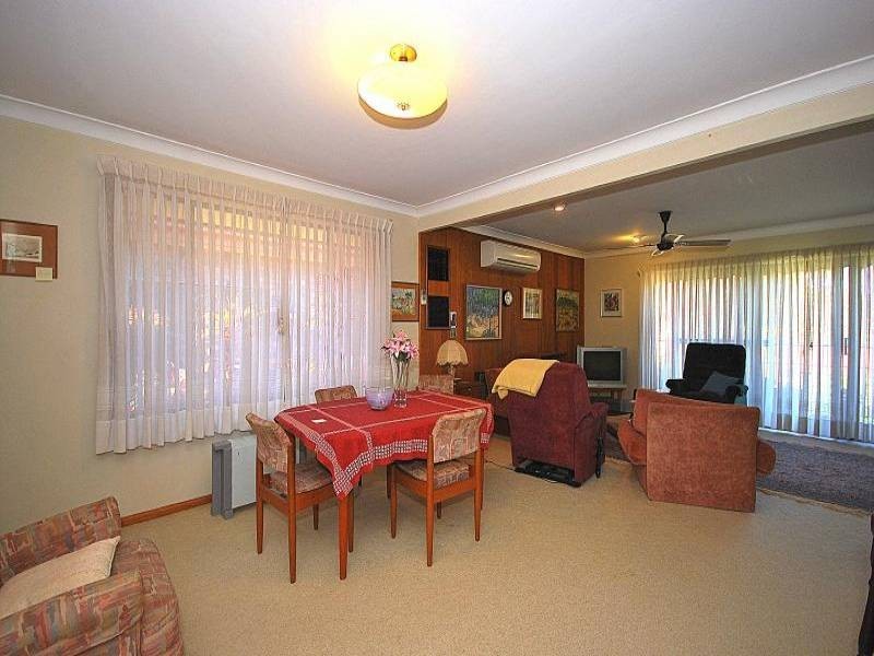 11 Booth Street, Wyoming NSW 2250