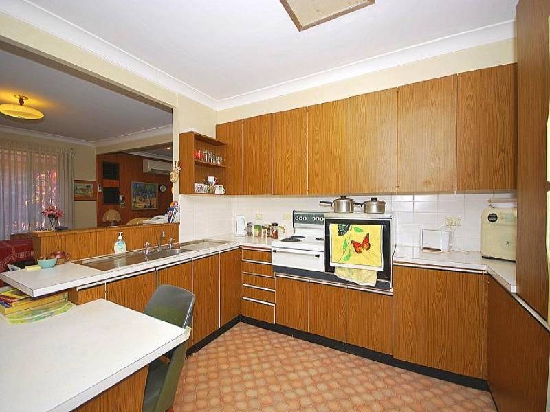 11 Booth Street, Wyoming NSW 2250