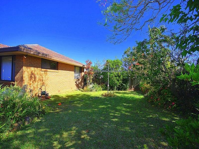 11 Booth Street, Wyoming NSW 2250