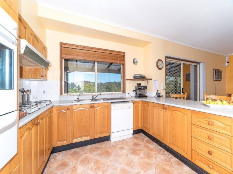 16 Woodbine Close, Lisarow NSW 2250