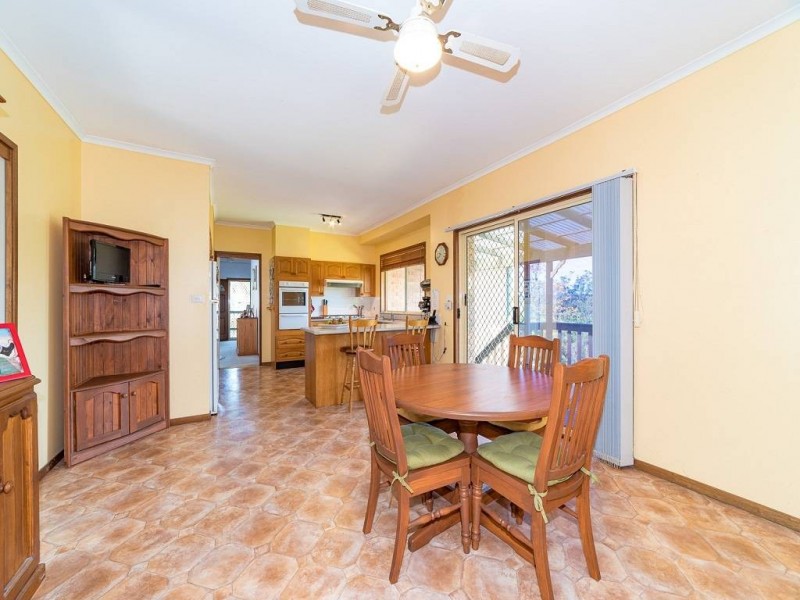 16 Woodbine Close, Lisarow NSW 2250
