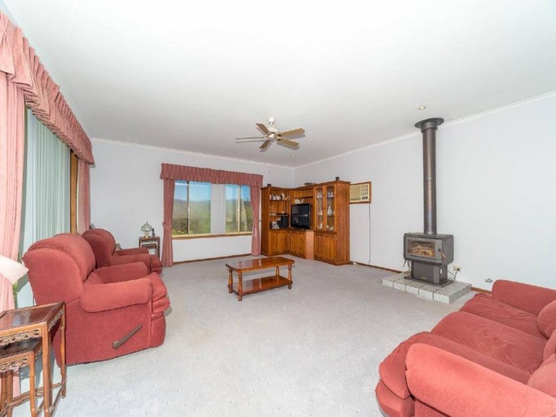 16 Woodbine Close, Lisarow NSW 2250