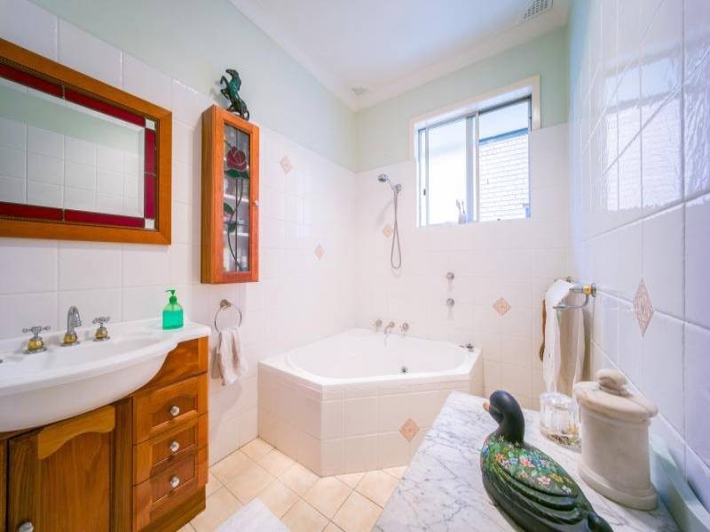 7 Lana Avenue, Wyoming NSW 2250