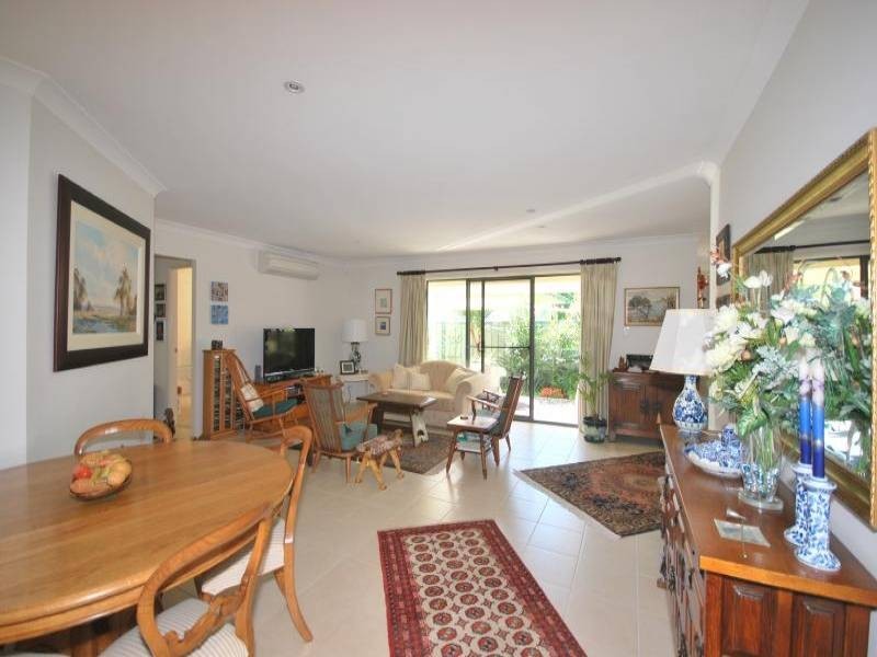 2/7 Compton Street, North Gosford NSW 2250