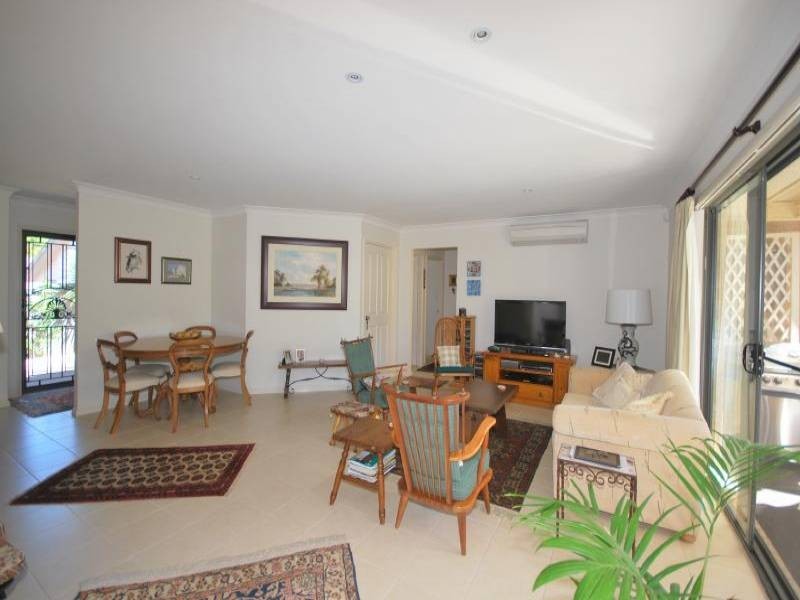 2/7 Compton Street, North Gosford NSW 2250