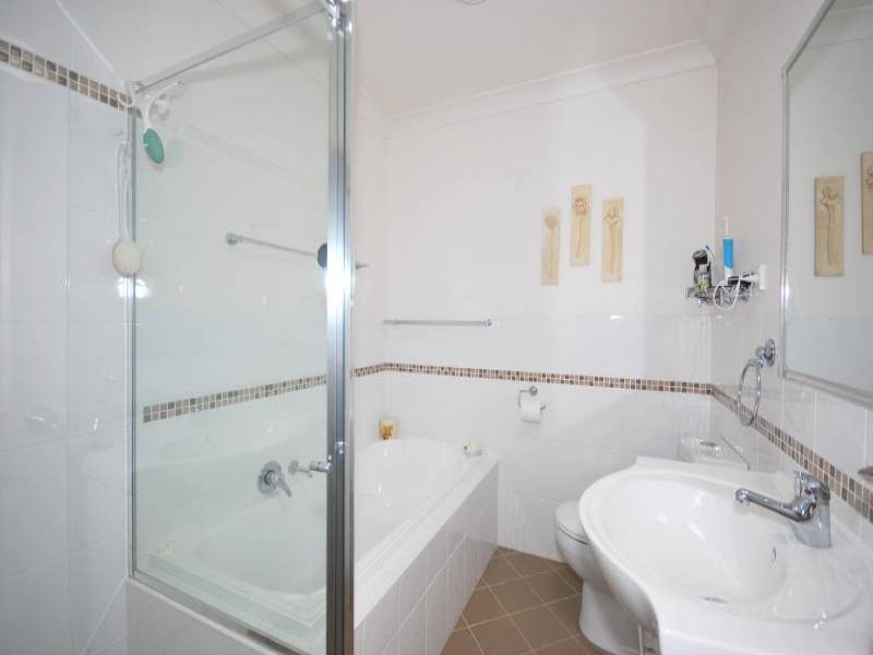 2/7 Compton Street, North Gosford NSW 2250