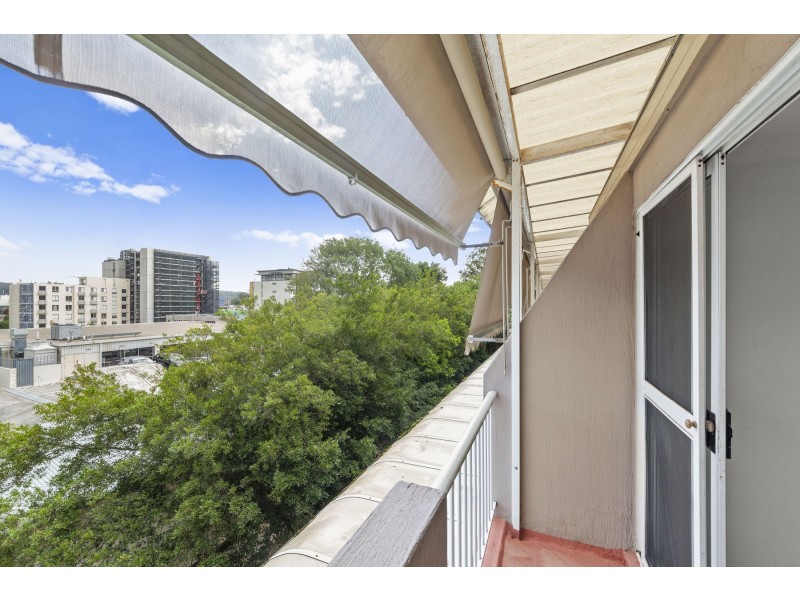 18/142 Faunce St, Gosford NSW 2250