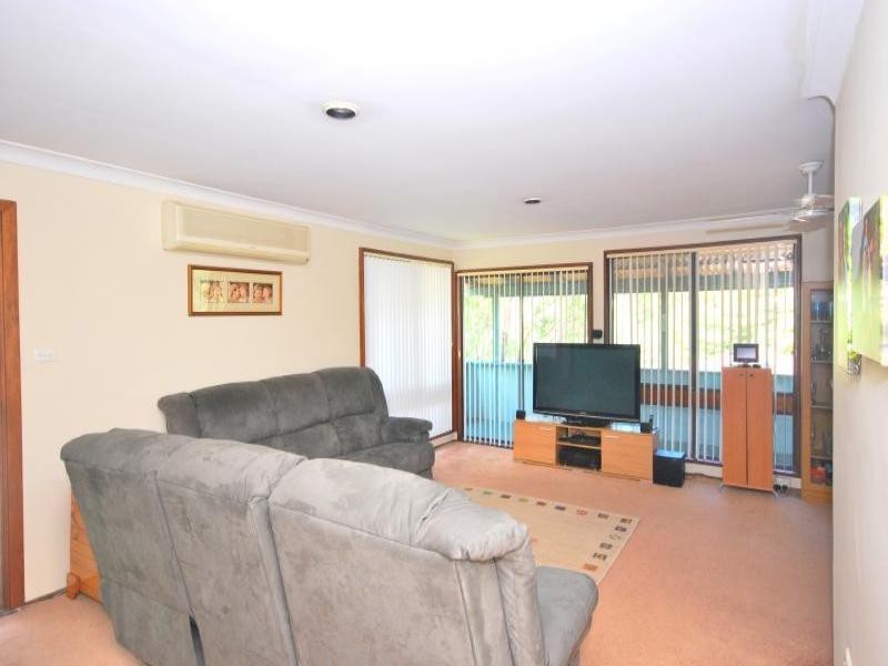 8 Larbonya Ave, Wyoming NSW 2250