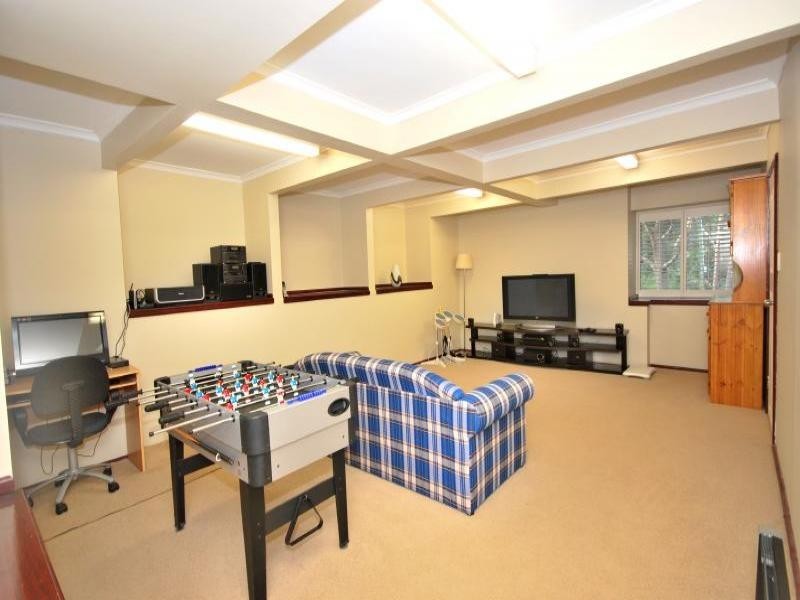8 Larbonya Ave, Wyoming NSW 2250
