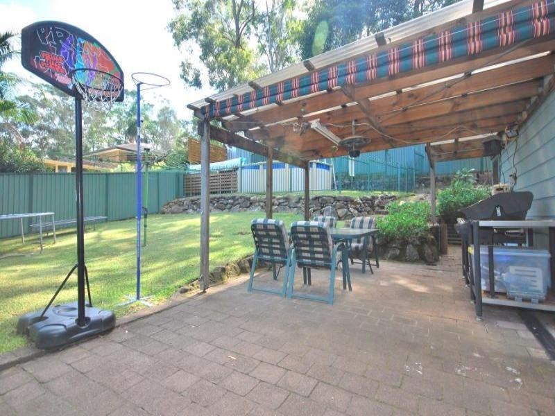 8 Larbonya Ave, Wyoming NSW 2250
