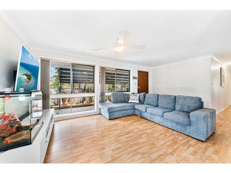 17 Fuchsia St, Wyoming NSW 2250