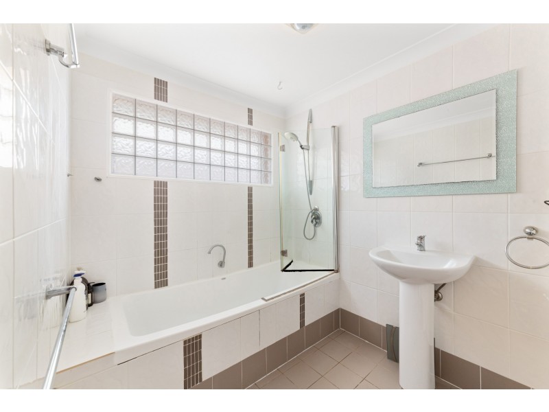 17 Fuchsia St, Wyoming NSW 2250