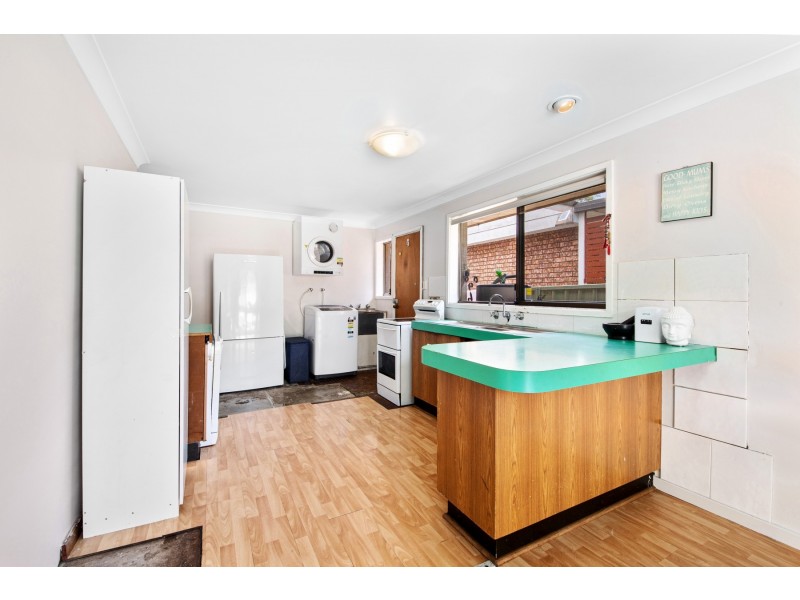 17 Fuchsia St, Wyoming NSW 2250