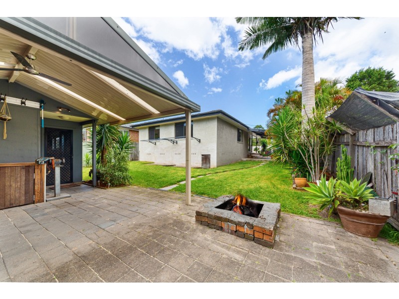 17 Fuchsia St, Wyoming NSW 2250