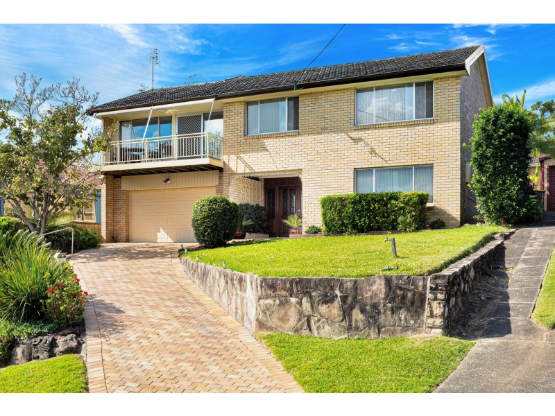 38 Maple Street, Wyoming NSW 2250