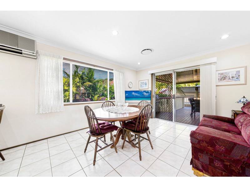 38 Maple Street, Wyoming NSW 2250