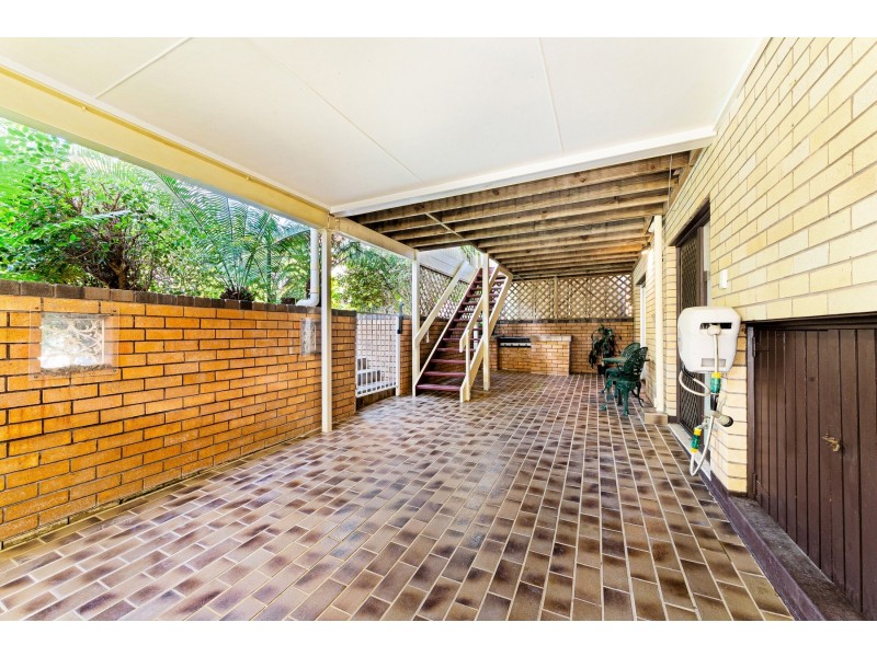 38 Maple Street, Wyoming NSW 2250