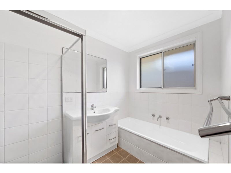 2/102 Coolawin Circle, Narara NSW 2250