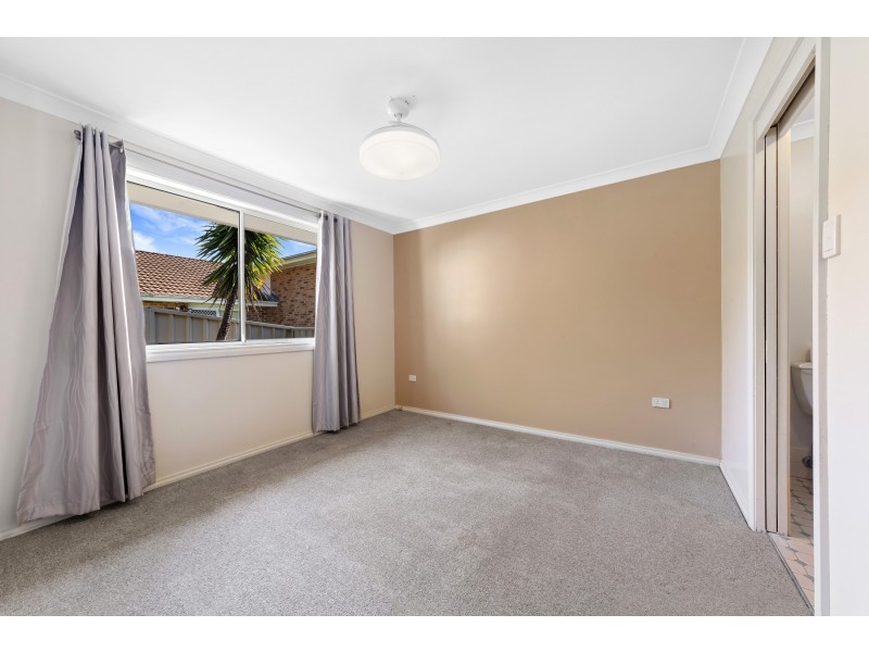 2/102 Coolawin Circle, Narara NSW 2250