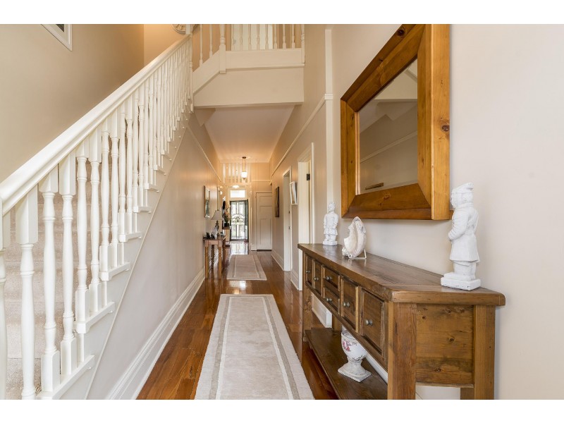 18 Georgia Ave, Wyoming NSW 2250