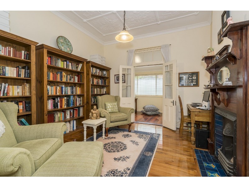 18 Georgia Ave, Wyoming NSW 2250