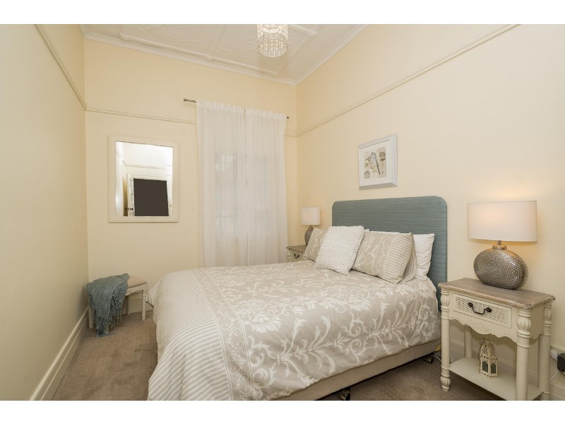 18 Georgia Ave, Wyoming NSW 2250