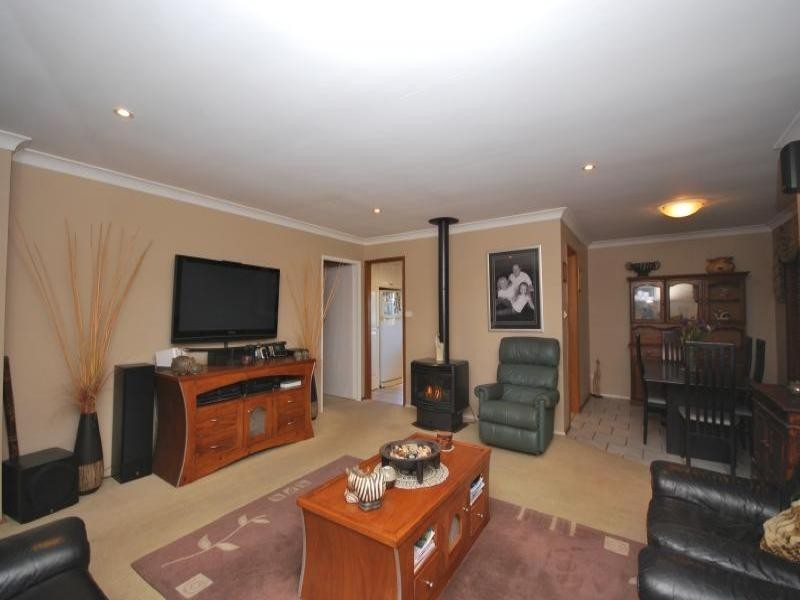 16 Angus Avenue, Wyoming NSW 2250