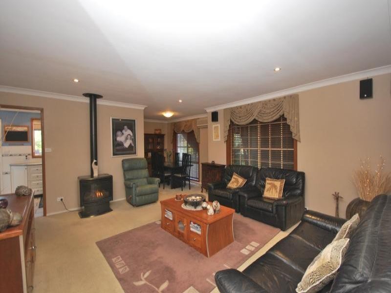 16 Angus Avenue, Wyoming NSW 2250