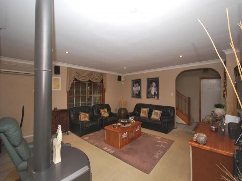 16 Angus Avenue, Wyoming NSW 2250