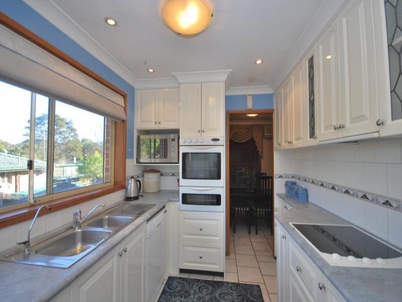 16 Angus Avenue, Wyoming NSW 2250
