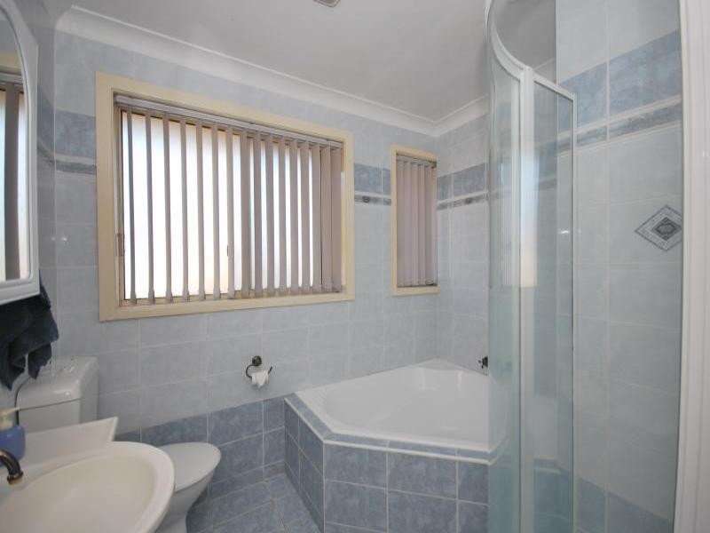 16 Angus Avenue, Wyoming NSW 2250