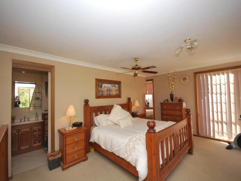 16 Angus Avenue, Wyoming NSW 2250