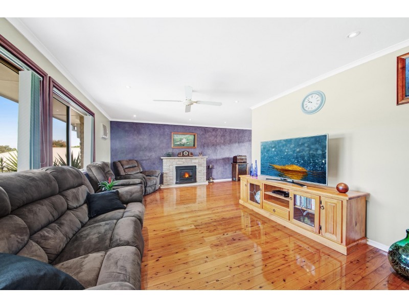 8 Carlson Avenue, Wyoming NSW 2250