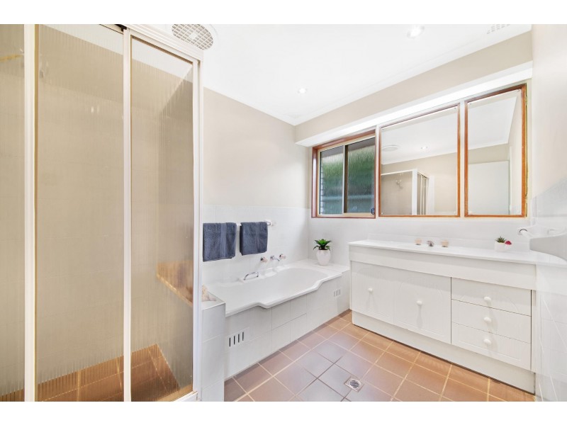 8 Carlson Avenue, Wyoming NSW 2250