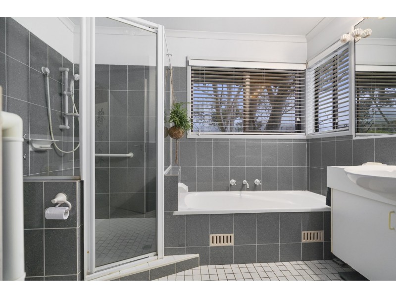 6 South Crescent, North Gosford NSW 2250