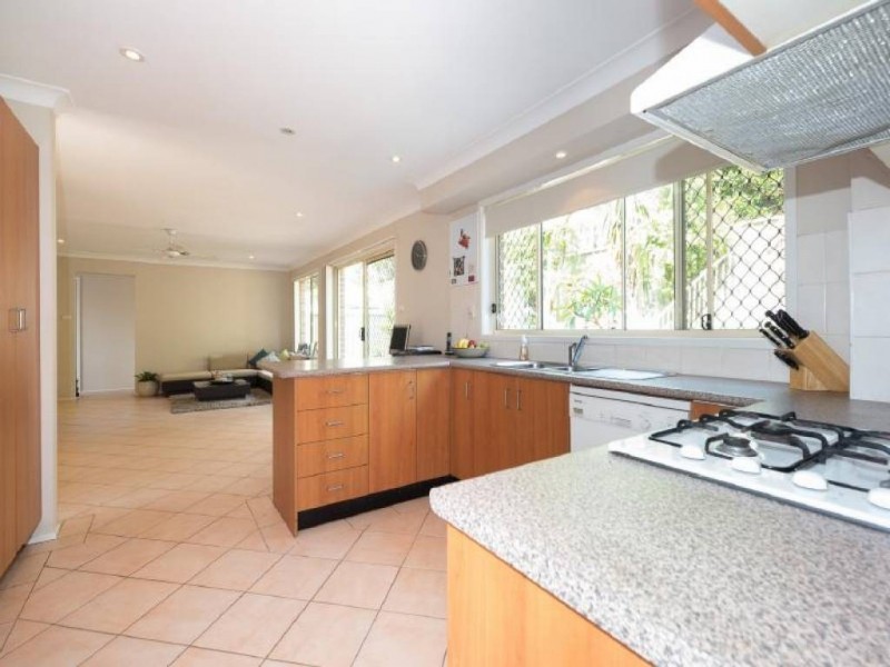10 Stewart Brougham Close, Lisarow NSW 2250