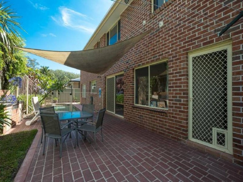 10 Stewart Brougham Close, Lisarow NSW 2250