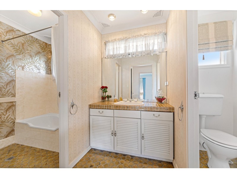 33 Joyce Ave, Wyoming NSW 2250