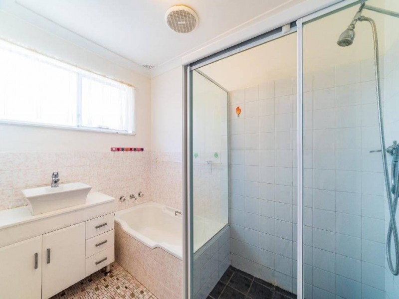 1 Maranoa Street, Wyoming NSW 2250